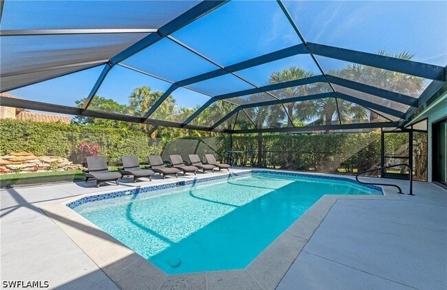 Building Photo - 2307 Queens Way