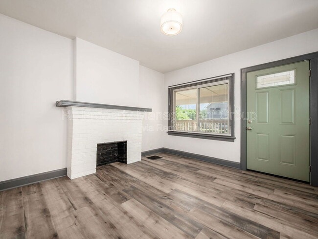 Building Photo - 439 Eldridge Ave