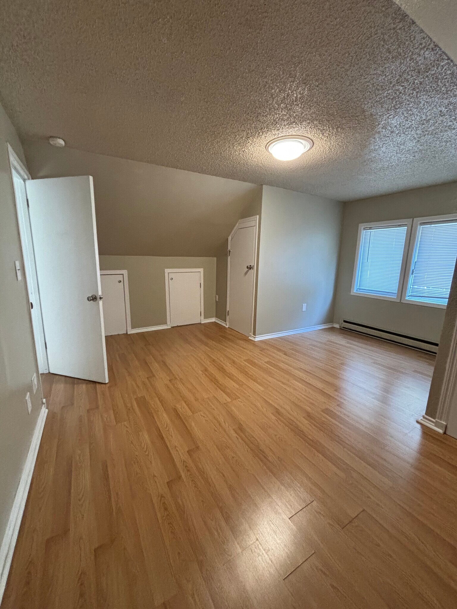 Building Photo - 319 E Baldwin Ave