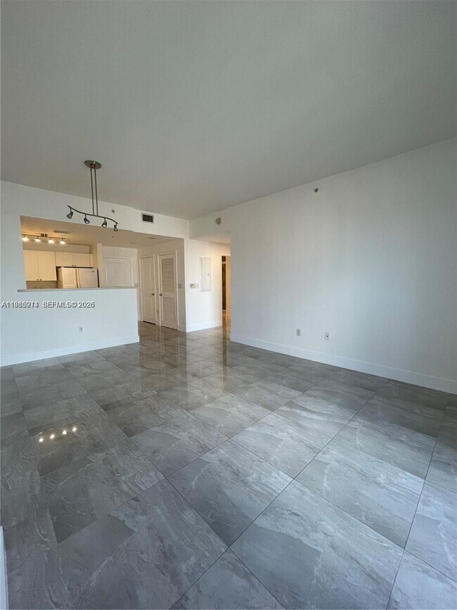 Building Photo - 10 Aragon Ave