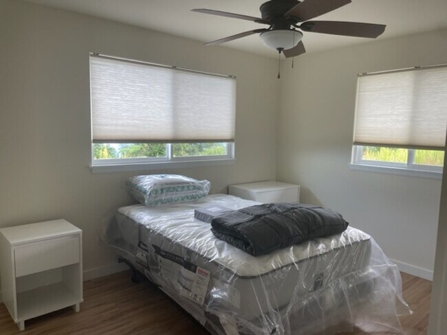 Building Photo - 3 Bedrm, 3 Ba (1 Pet w/Approval)