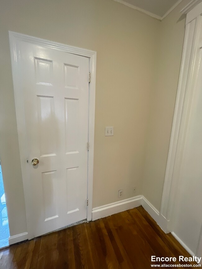 Building Photo - 110 Brainerd Rd