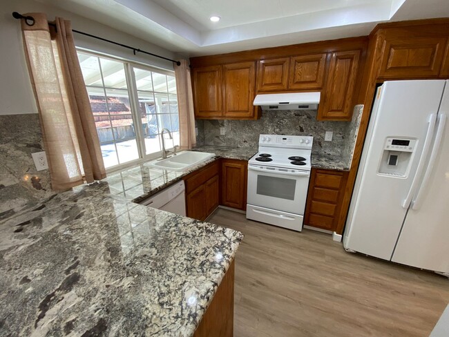 Building Photo - 4 Bed 2 Bath Single Family Home In Antioch...