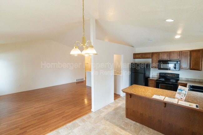 Building Photo - 621 S Bowdish Rd