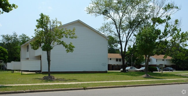 Building Photo - Murchison Townhouses