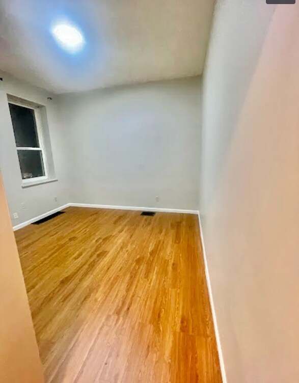 Building Photo - Spacious First-Floor Studio Near Incline District — Updated Kitchen, Tall Ceilings, W/D Hookups