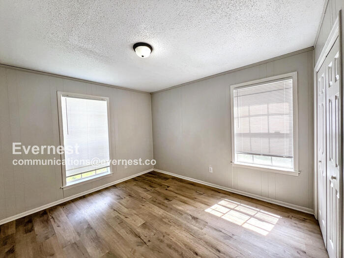 Building Photo - 5697 Tulip Tree Dr