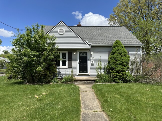 Primary Photo - 1035 Ray St