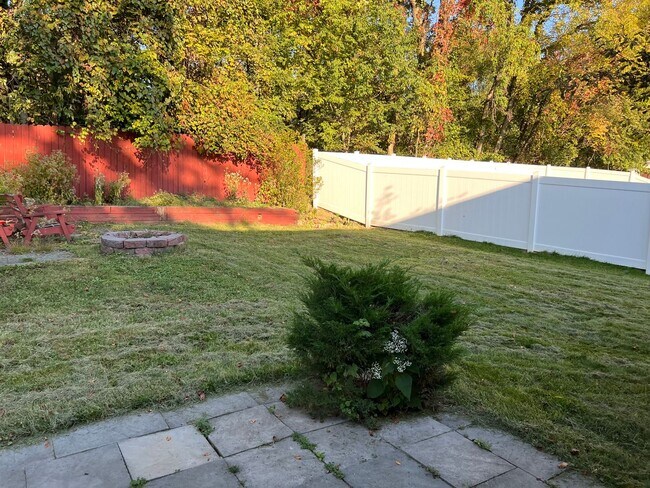 Building Photo - 562 Foltz Dr
