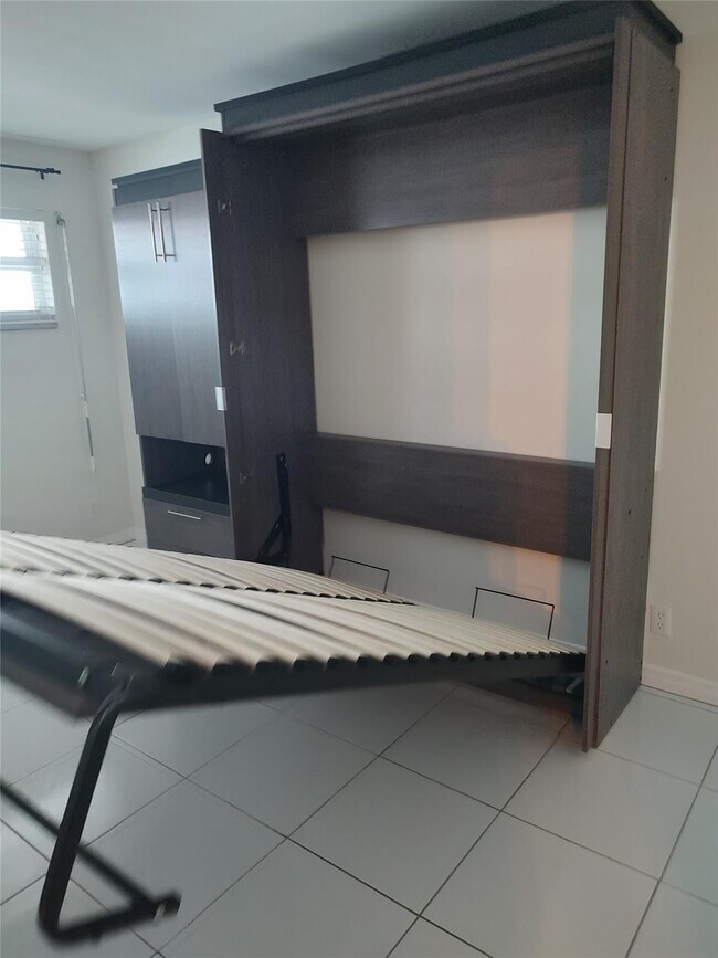 Building Photo - 1012 N Ocean Blvd