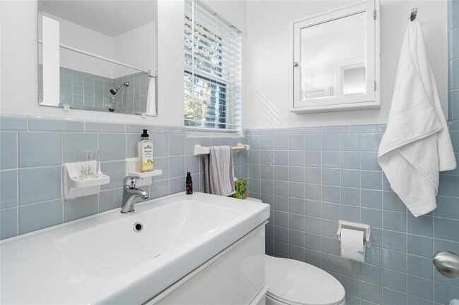 Building Photo - 1809 Forestglade Dr