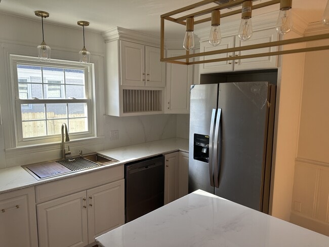 Building Photo - 1700 Sulgrave Rd