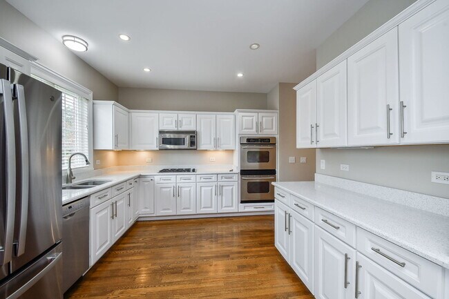 Building Photo - 325 Delnor Glen Dr