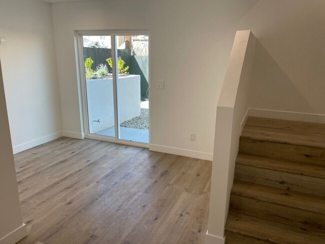 Building Photo - ALL OCTOBER FREE! Spacious 3 Bedroom 3.5 B...