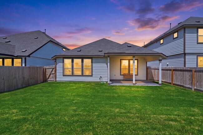 Building Photo - Bright 3-Bed Home with Island Kitchen, Private Patio, and Fenced Yard in New Braunfels