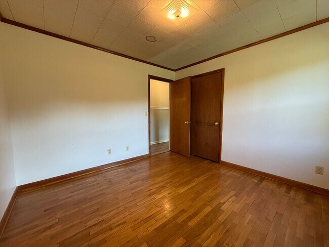 Building Photo - 2459 Middlesettlements Rd