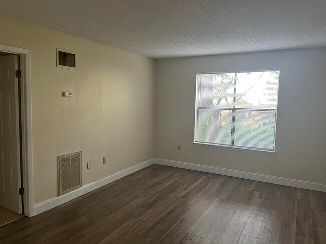 Building Photo - 225 S Tropical Trail