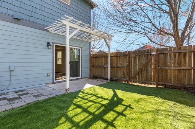 Building Photo - 2350 Finch Ln