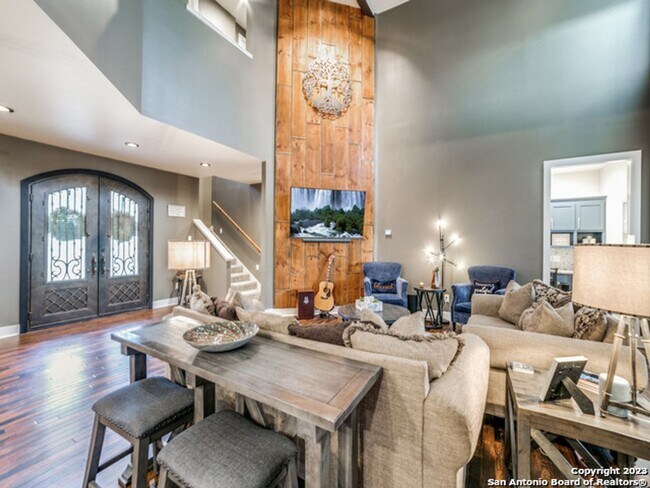 Building Photo - 5 Bedroom/3.5 Bathroom Home in the Ensenad...