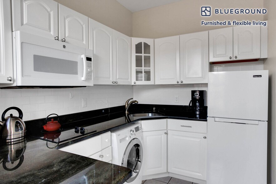 Building Photo - 232 Newbury St