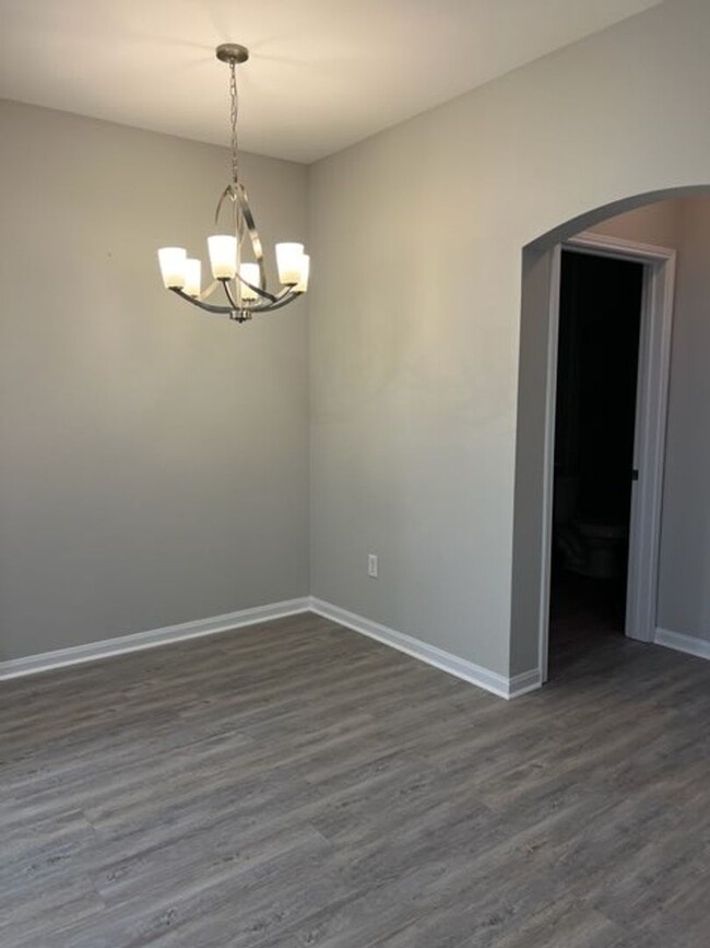 Building Photo - Auburn Condo- Fully updated, close to campus