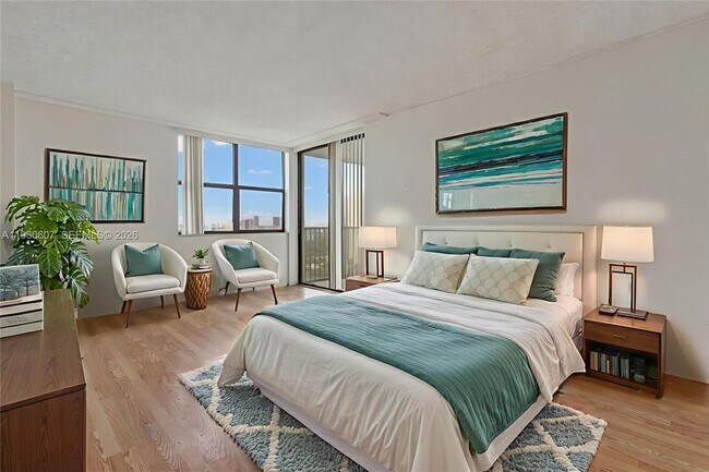 Building Photo - 20100 W Country Club Dr