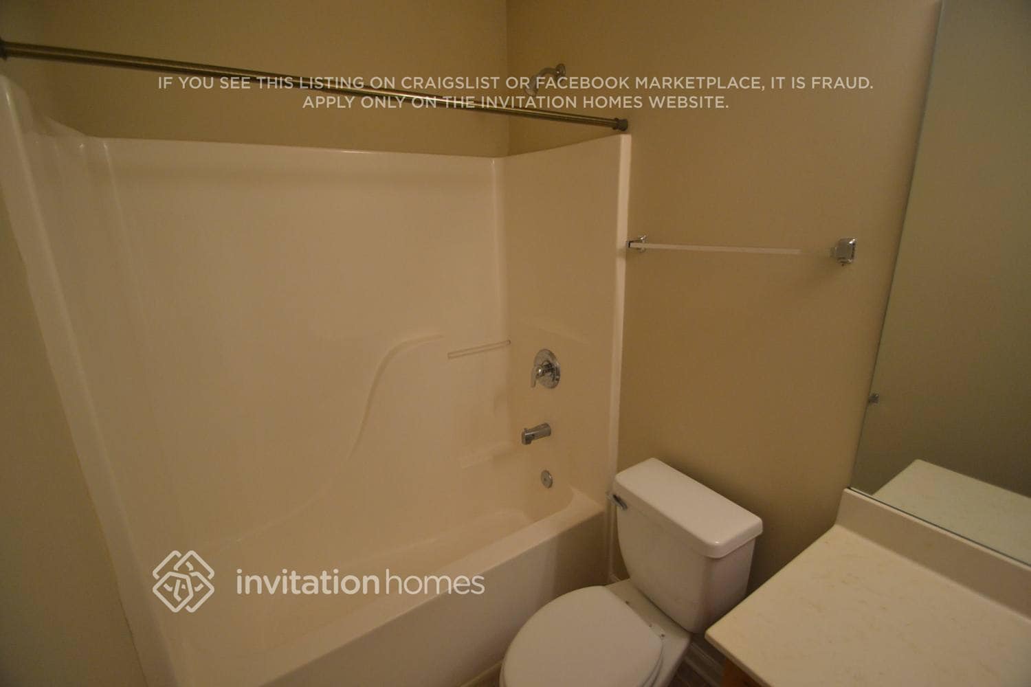 Building Photo - 909 Lakeside Ct