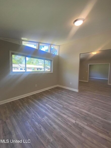 Building Photo - 523 Sardis St