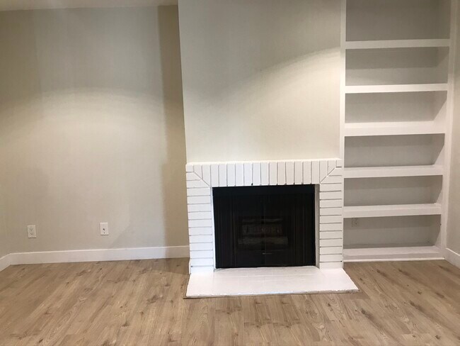 Luxury fireplace - 3414 Jasmine Ave