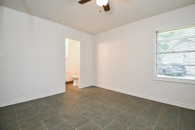 Building Photo - 7602 Turquoise Ln