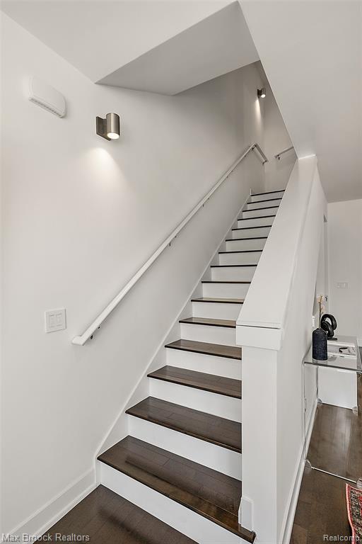 Building Photo - 284 Alfred St