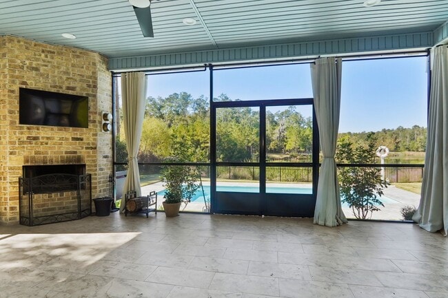 Building Photo - Pool/ Waterfront/ Custom Home in Waterways!