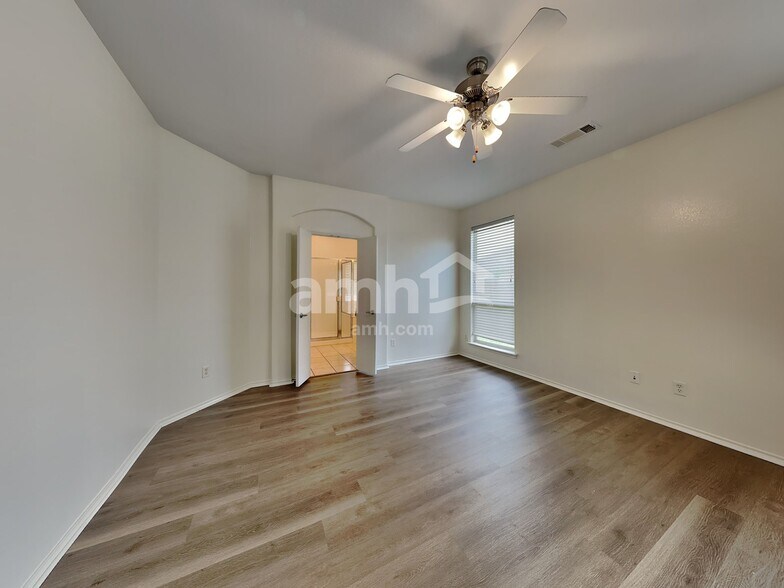 Building Photo - 1105 Skylark Dr