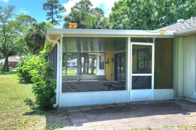 Building Photo - 1690 Seahouse St