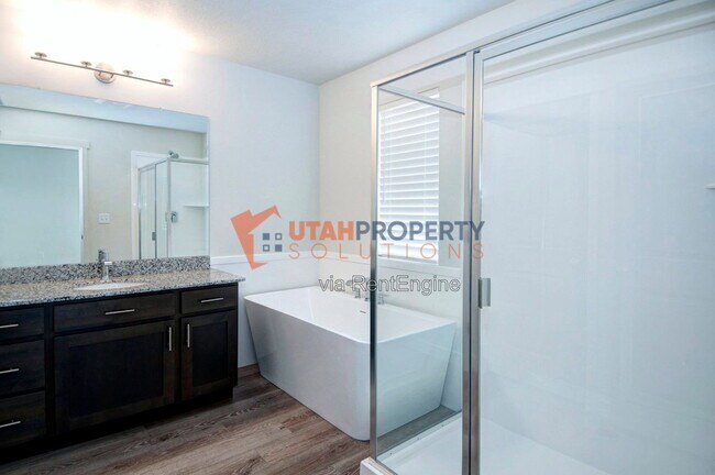 Building Photo - 1046 W 430 S