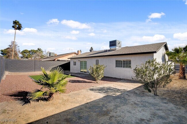 Building Photo - 4012 N Mira Ln