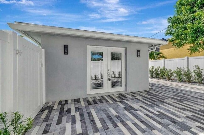 Building Photo - 2312 Spanish Trail