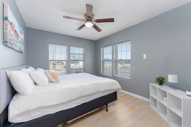 Building Photo - 1802 Morgan Ave