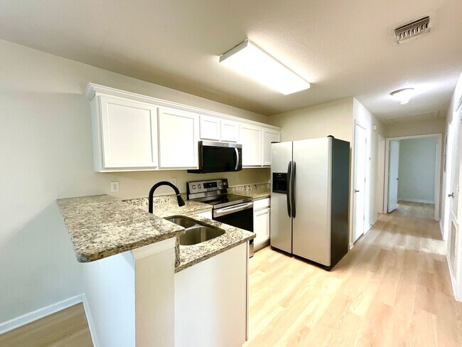 Building Photo - 1611 N Navidad St