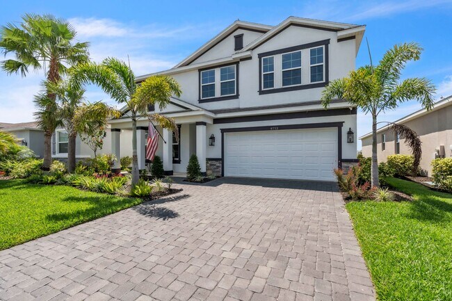 Building Photo - Spacious 5-Bedroom Home with Resort-Style ...