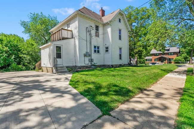 Building Photo - 1804 College St
