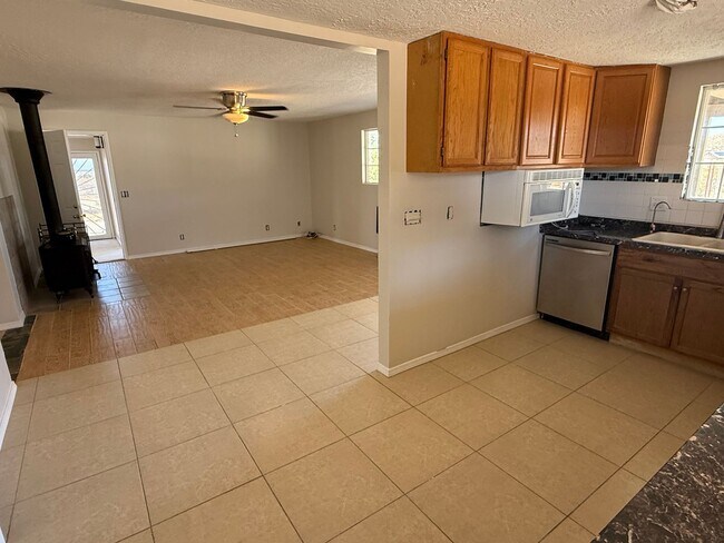 Building Photo - Charming 3 bedroom home in Apple Valley- H...