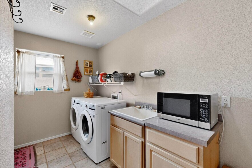 Building Photo - 2004 Vista Lejano