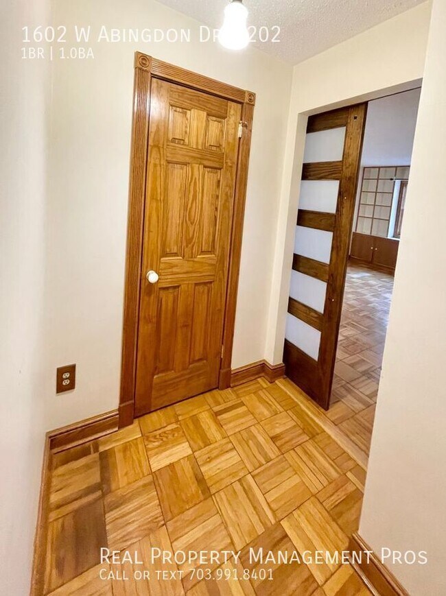 Building Photo - 1602 W Abingdon Dr