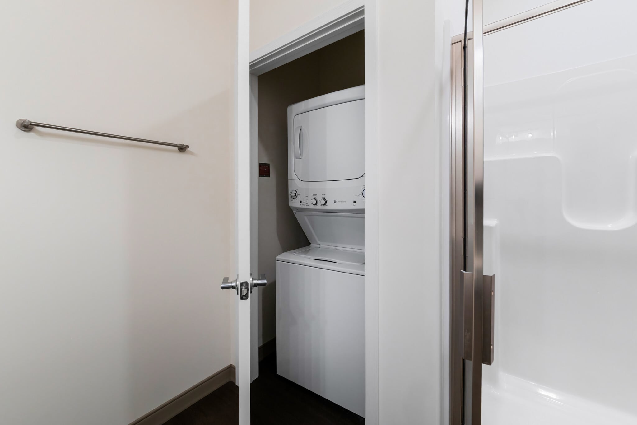 Building Photo - 2420 E Capitol Dr