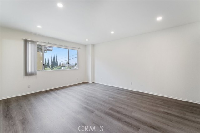 Building Photo - 731 E Cypress Ave