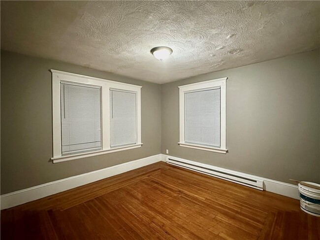 Building Photo - 10 Lachance St