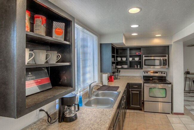 Building Photo - Spacious 4BR in Tucson
