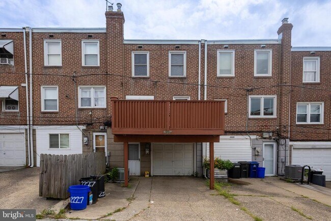 Building Photo - 2227 S Harwood Ave