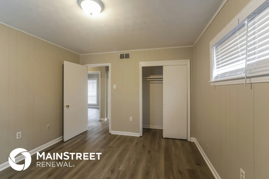 Building Photo - 2812 Lake Park Rd